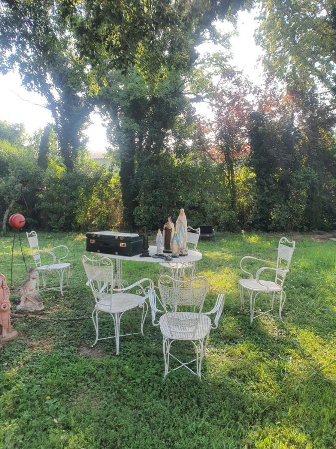 Hotel Manoir En Crau Arles Exterior foto