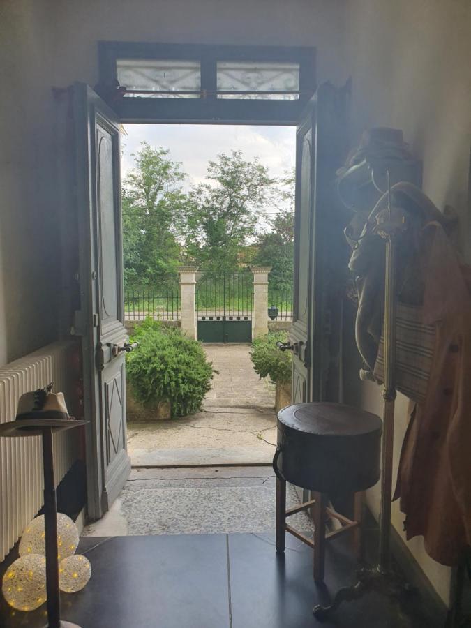 Hotel Manoir En Crau Arles Exterior foto